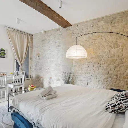 Ile St Louis Apartment *